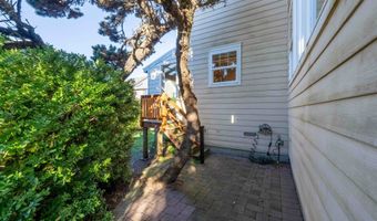 1240 NEWPORT Ave SW, Bandon, OR 97411