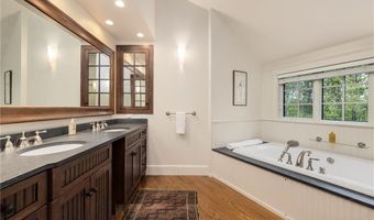 56 Summerfield Ln, Middletown, RI 02842