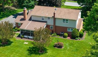 114 W SAVANNAH Dr, Bear, DE 19701