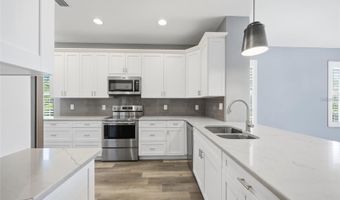 5610 GOLDEN ISLES Dr, Apollo Beach, FL 33572