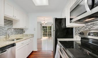 5940 BERKSHIRE Ct, Alexandria, VA 22303