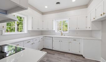 570 W Columbia Ave, Batesburg, SC 29006