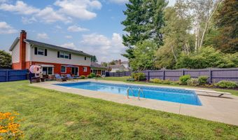 4 Fairway Ct, Albany, NY 12208