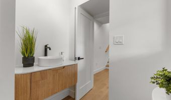 3916 8TH St NW B, Washington, DC 20011