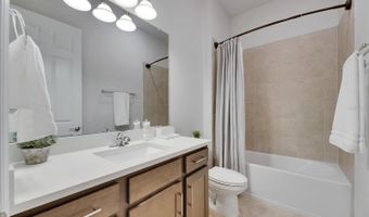 7420 PARADISO Dr, Apollo Beach, FL 33572