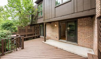 1040 Greenhills Dr, Ann Arbor, MI 48105