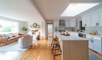 24 W Knollwood Cir, North Kingstown, RI 02852