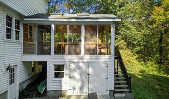 16 Williamsburg Dr, Amherst, NH 03031