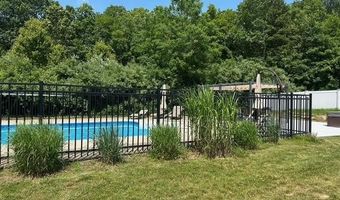 7 Hidden Meadows Dr, Charlestown, RI 02813