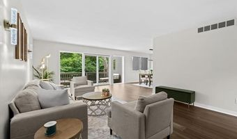 2208 Applewood Ct, Ann Arbor, MI 48103