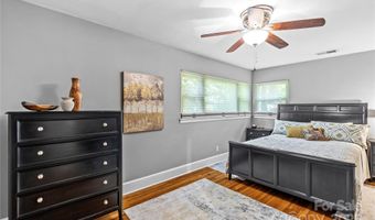 1460 Medford Dr, Charlotte, NC 28205