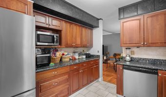 40 Elm St, Beachwood, NJ 08722