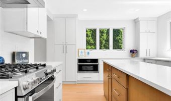 114 Rodman St, Narragansett, RI 02882