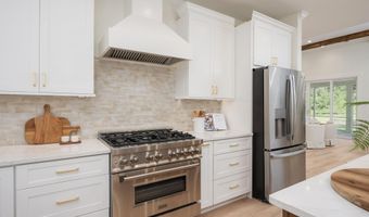 13 Woods Ln, Beaufort, SC 29907