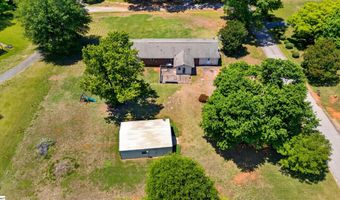 111 Highland Acres Dr, Boiling Springs, SC 29316