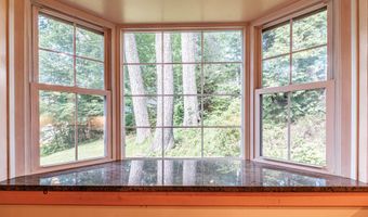 4 Pineway Dr, Auburn, ME 04210