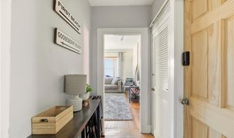 13 Holland St 1, Newport, RI 02840