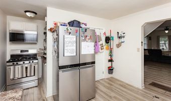 412 E Gray St, Des Moines, IA 50315
