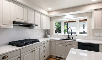1114 LAKEWOOD Dr, Albany, OR 97321