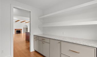 2 Stone Bridge Dr, Middletown, RI 02842