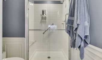 7386 Lake Lakota Pl, Indianapolis, IN 46217