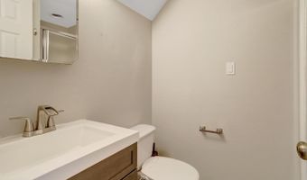 2935 LANDOVER St, Alexandria, VA 22305