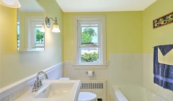 10 Roosevelt Ave, Lincoln, RI 02865