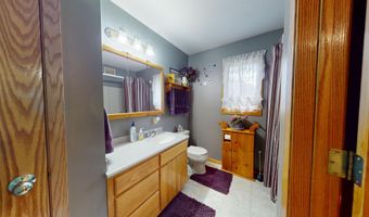1906 Greenwood Dr, Albert Lea, MN 56007