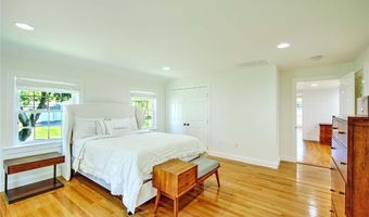 29 Melrose Ave, Barrington, RI 02806
