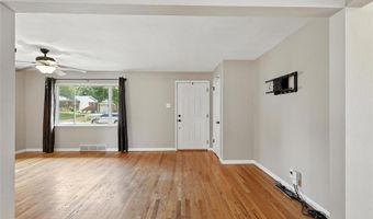 9800 Ridgely Ln, Affton, MO 63123