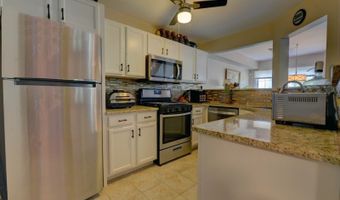 66 Homestead Ln 66, Bayonne, NJ 07035