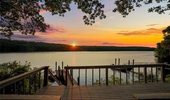 236 Indian Trl, Narragansett, RI 02874