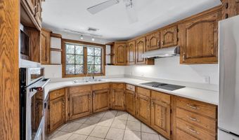 52 Clubhouse Dr, Bourne, MA 02532