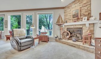 211 Emerald Meadows Dr, Arnolds Park, IA 51331