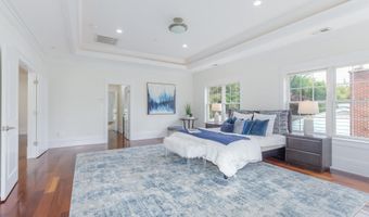 9715 SINGLETON Dr, Bethesda, MD 20817