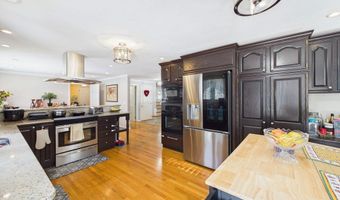 23 Elmwood Dr, Berkley, MA 02779