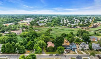 210 Church St, Belford, NJ 07718