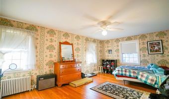 21 Holbrook Ave, East Providence, RI 02916