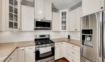 1009 Country Glen Ct, Apex, NC 27502