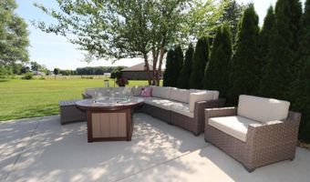 102 Shale Ct, Batesville, IN 47006