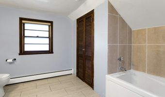371 Northfield Dr, Bridgeport, CT 06606