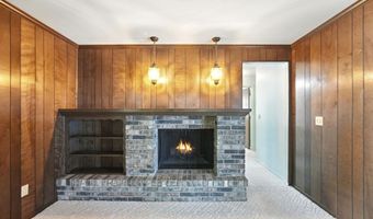 405 Hilltop Dr, Angola, IN 46703