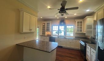 11 Treat St, Belfast, ME 04915