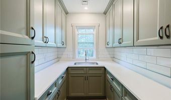 65 Burton St 3, Bristol, RI 02809