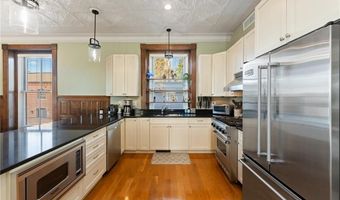423 Hope St C, Bristol, RI 02809
