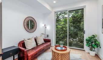 2601 30TH St NE 11, Washington, DC 20018