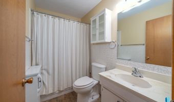 538 17th Ave S, Brookings, SD 57006