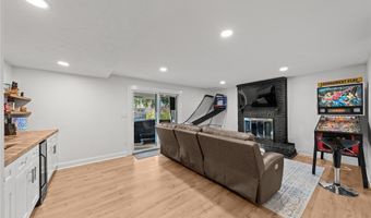 830 S Parkview Dr, Aurora, OH 44202