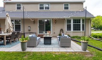 11 MEADOWBROOK Ct, Appleton, WI 54914