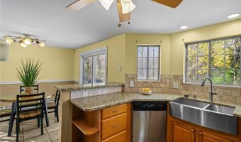 15 Nipmuc Trl A, North Providence, RI 02904